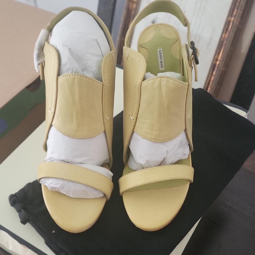 Leon MAX Yellow Women's Sandals SIZE 8 NWB